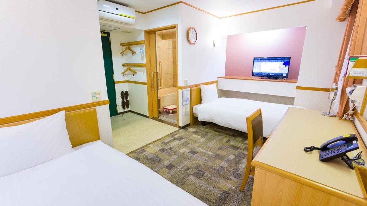 Toyoko Inn Yokohama Tsurumi Eki Higashi Guchi Szoba fotó